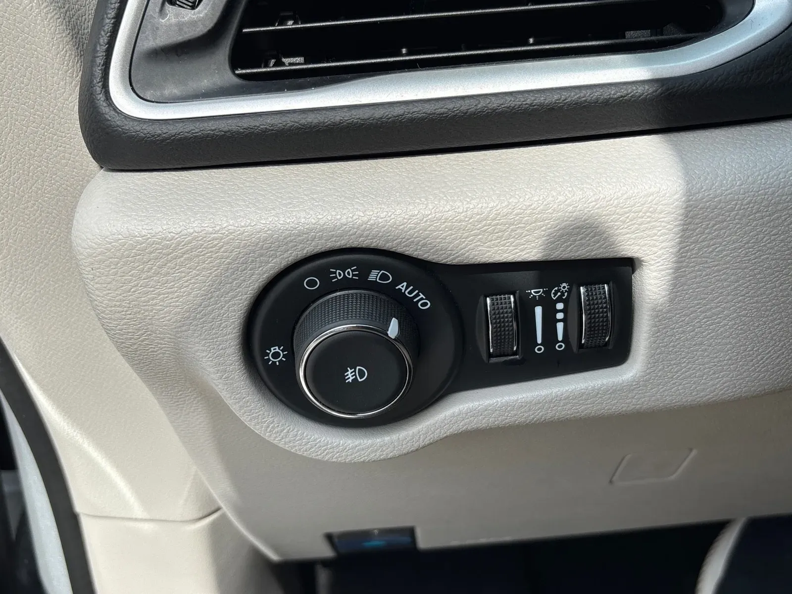 2024 Chrysler Pacifica Touring L - Photo 23