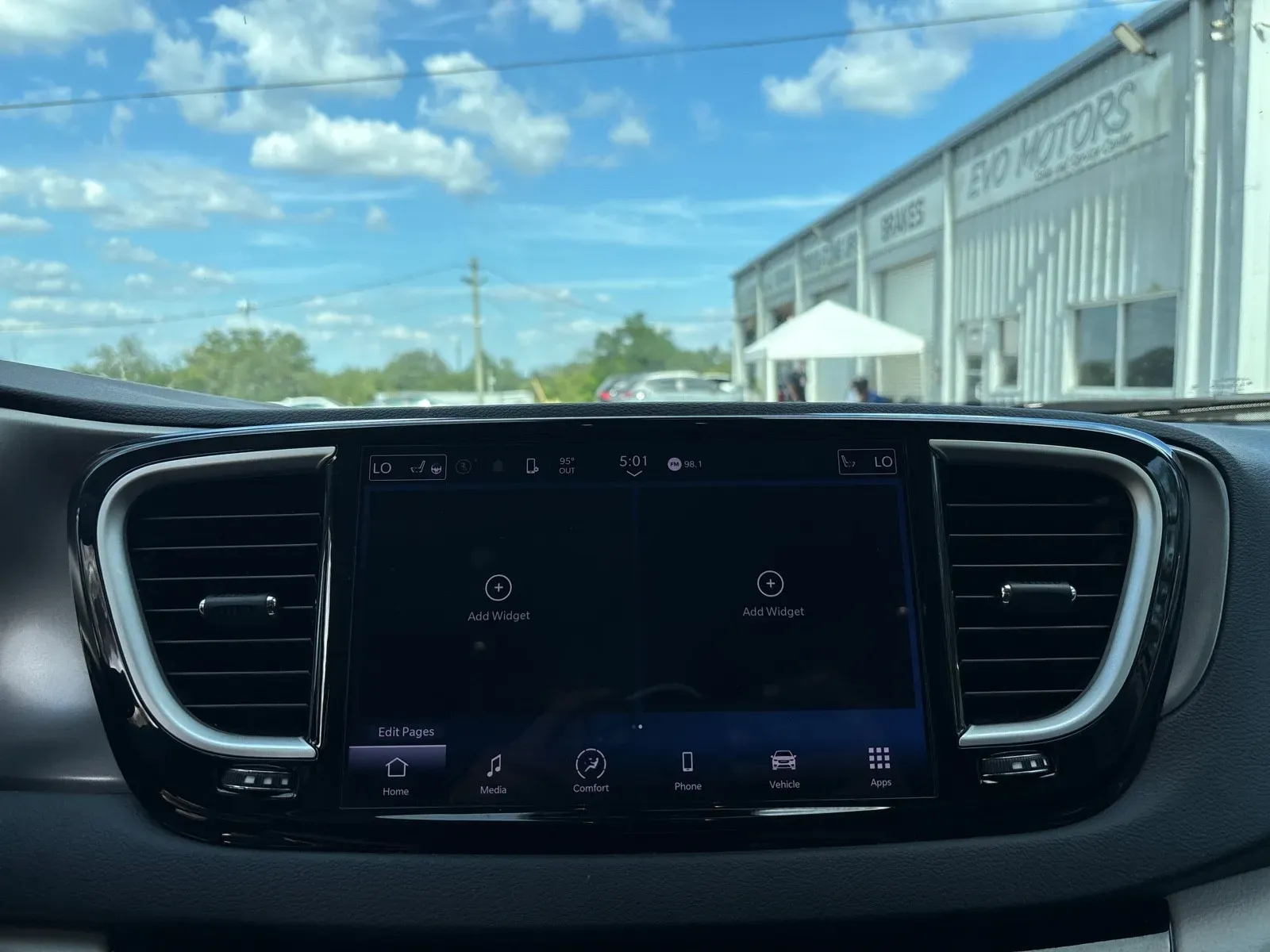 2024 Chrysler Pacifica Touring L - Photo 21