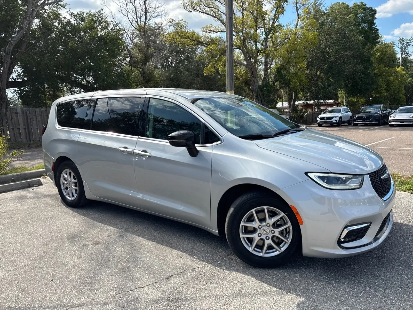 2024 Chrysler Pacifica Touring L - Photo 6