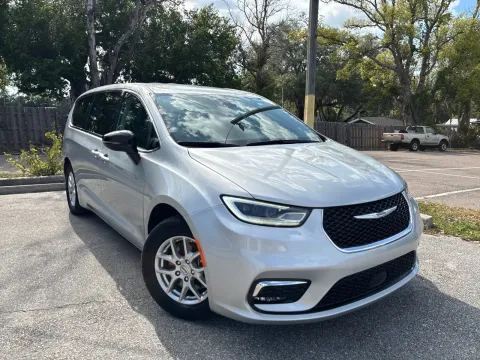 More photos of 2024 Chrysler Pacifica Touring L at Evo Motors, FL