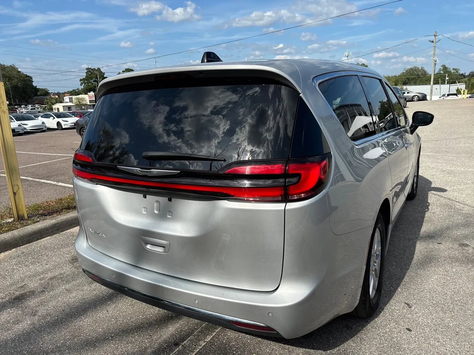 2024 Chrysler Pacifica Touring L - Photo 9