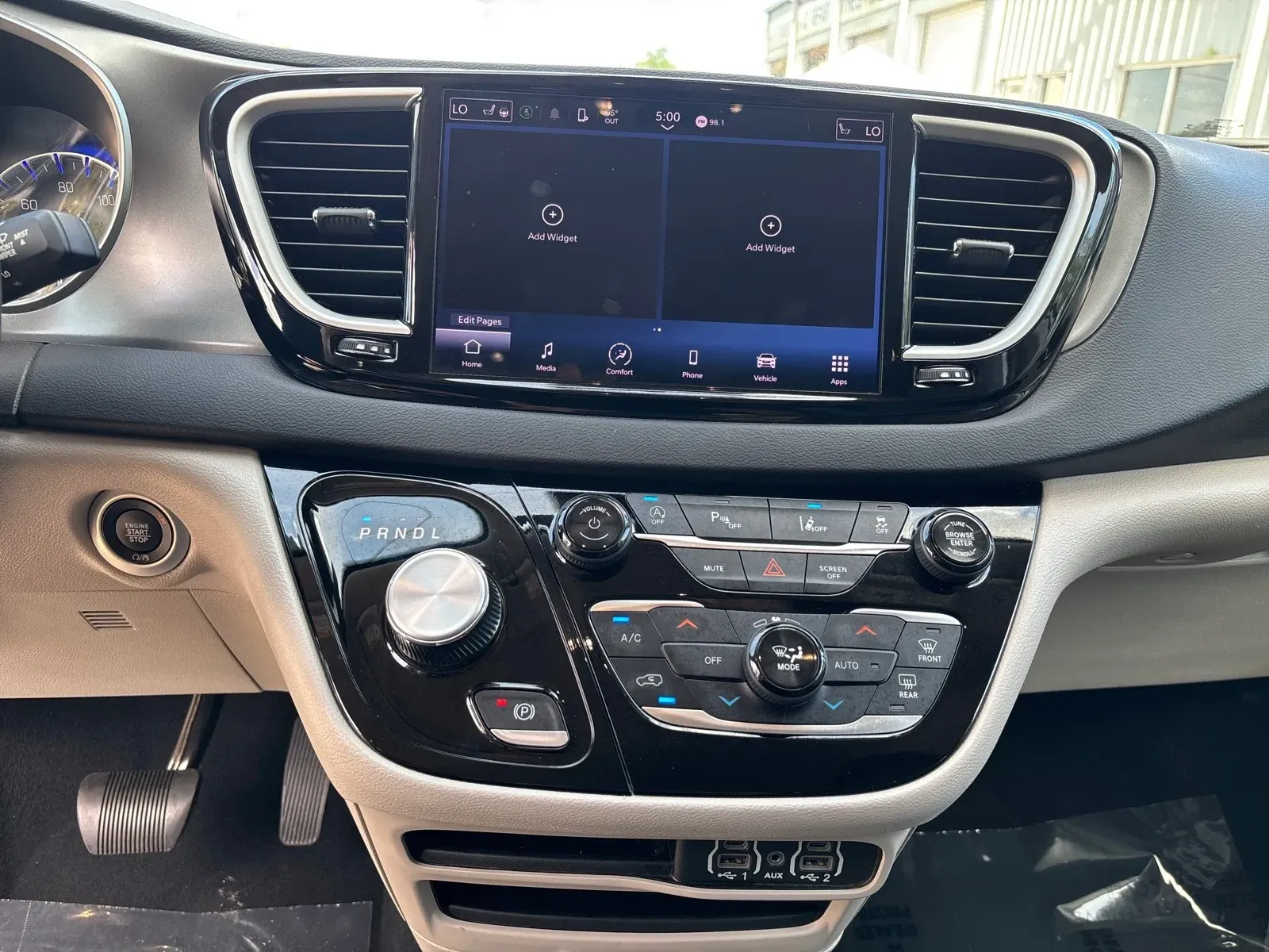 2024 Chrysler Pacifica Touring L - Photo 19