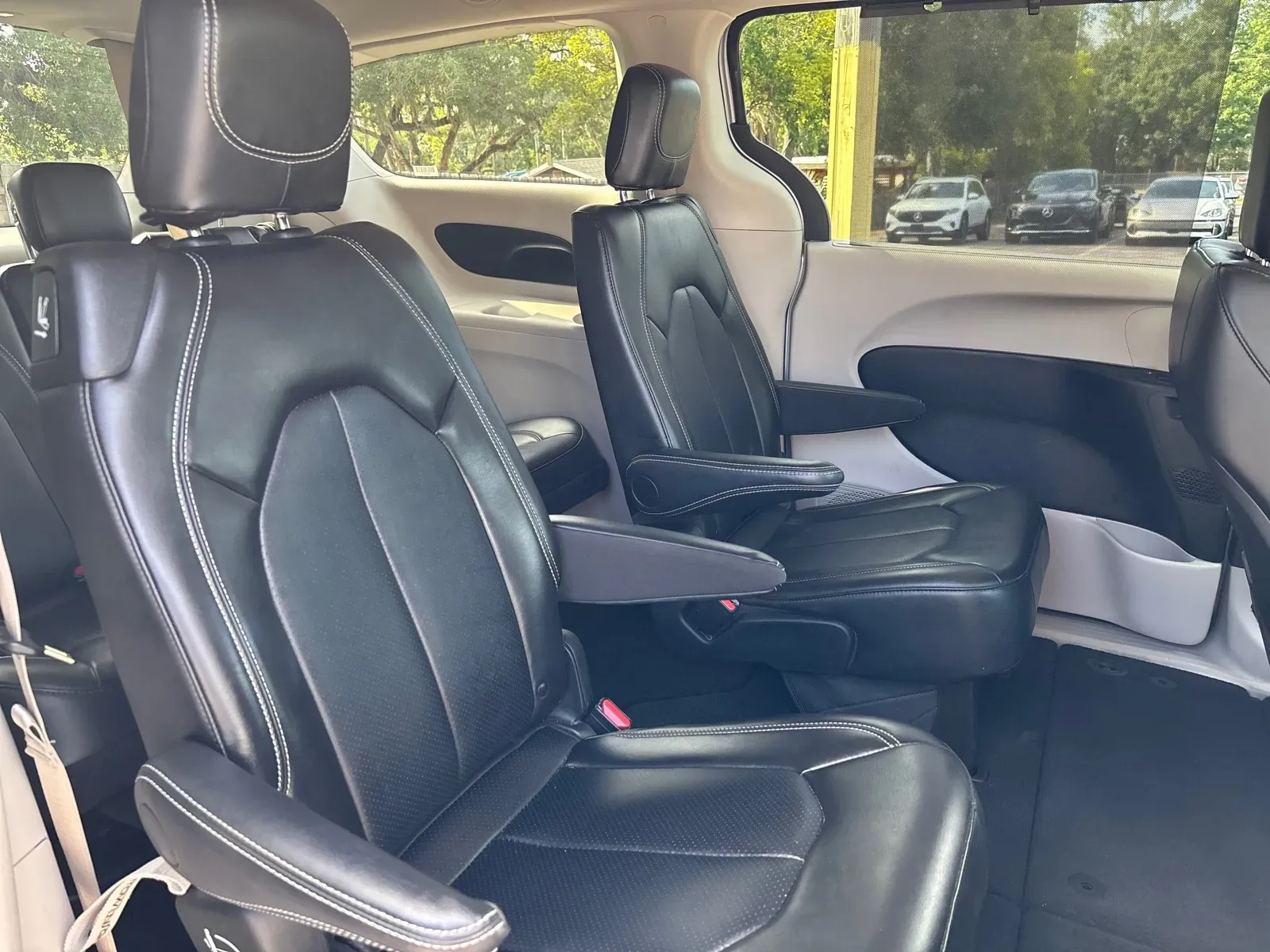 2024 Chrysler Pacifica Touring L - Photo 12