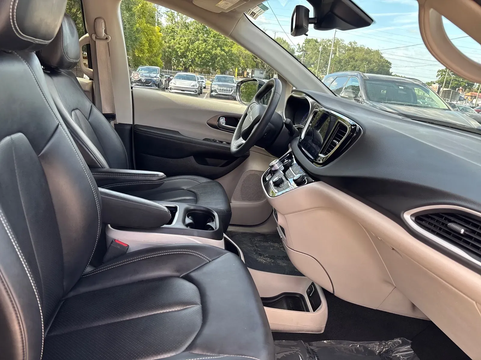 2024 Chrysler Pacifica Touring L - Photo 13