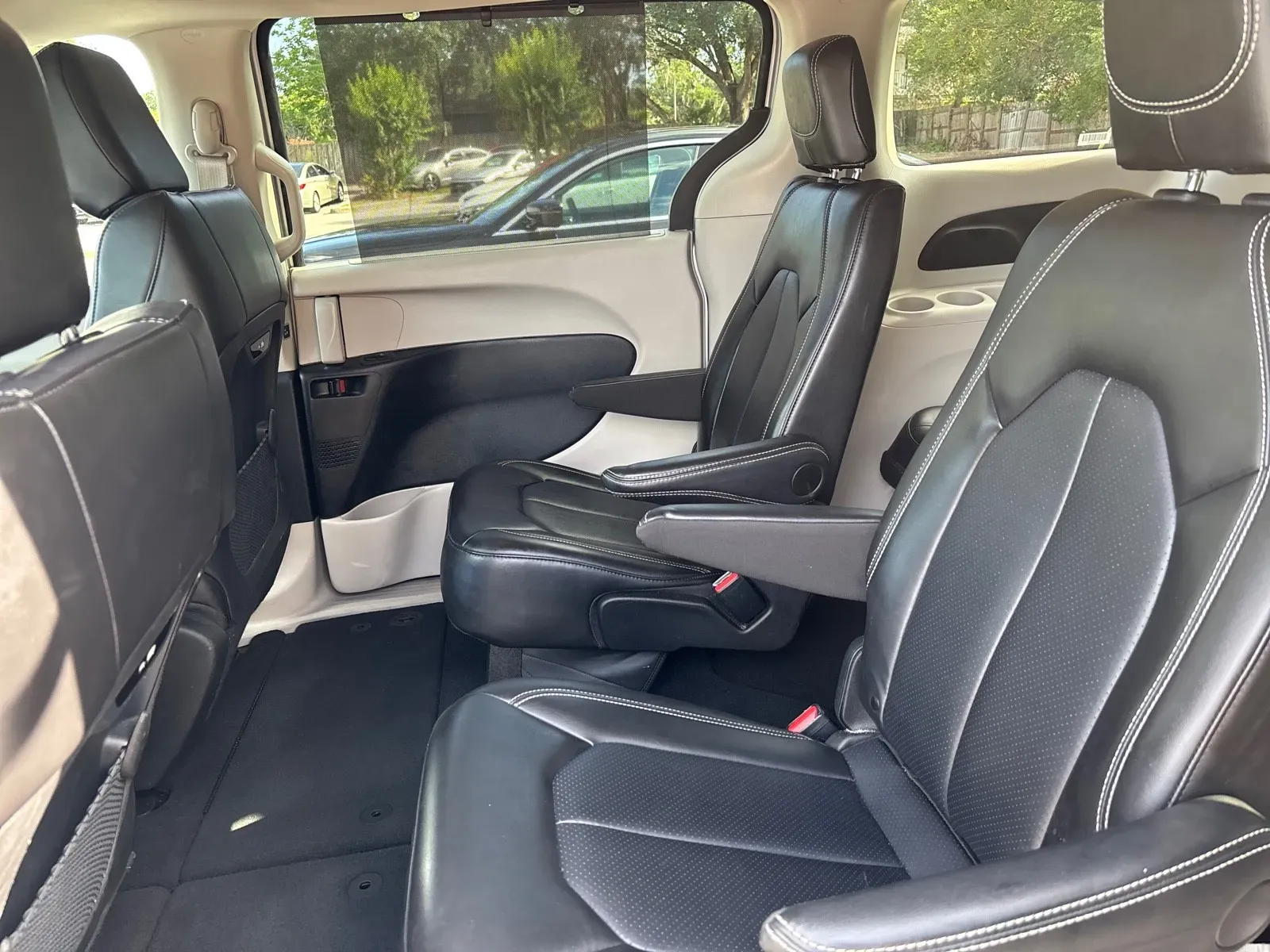 2024 Chrysler Pacifica Touring L - Photo 11
