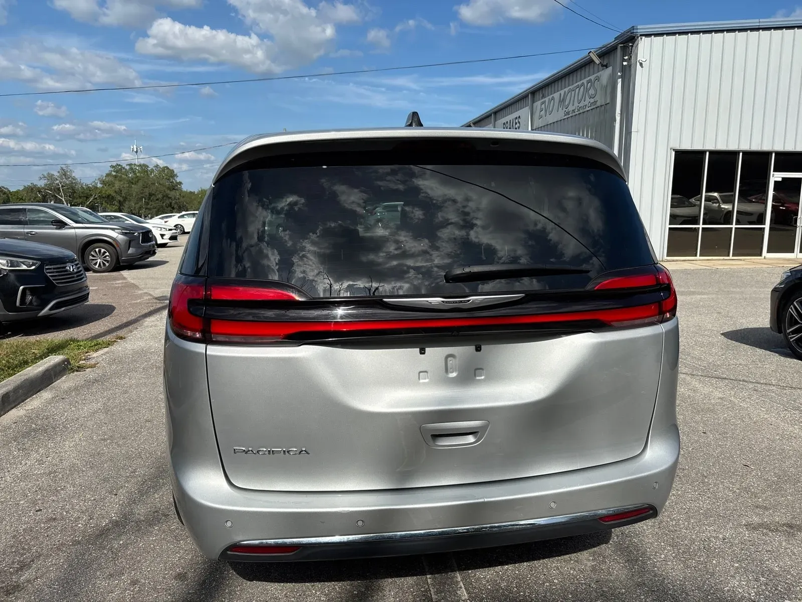 2024 Chrysler Pacifica Touring L - Photo 8