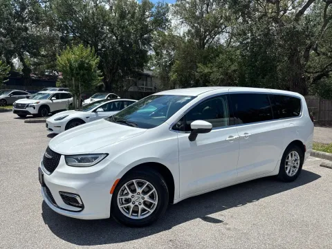 Another view of 2023 Chrysler Pacifica Touring L for sale in Seffner, FL at Evo Motors