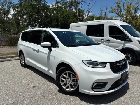 More photos of 2023 Chrysler Pacifica Touring L at Evo Motors, FL