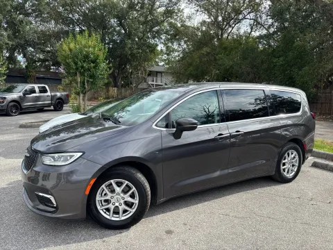 Another view of 2023 Chrysler Pacifica Touring L for sale in Seffner, FL at Evo Motors