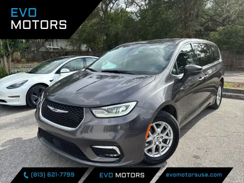 White 2023 Chrysler Pacifica Touring L for sale in Seffner, FL