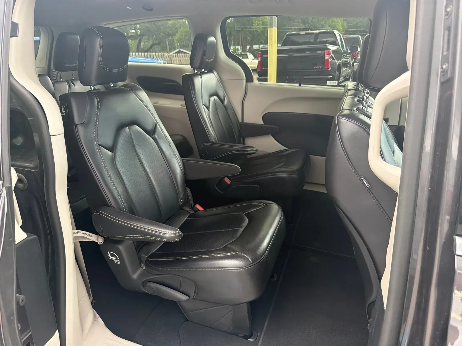 2023 Chrysler Pacifica Touring L - Photo 18