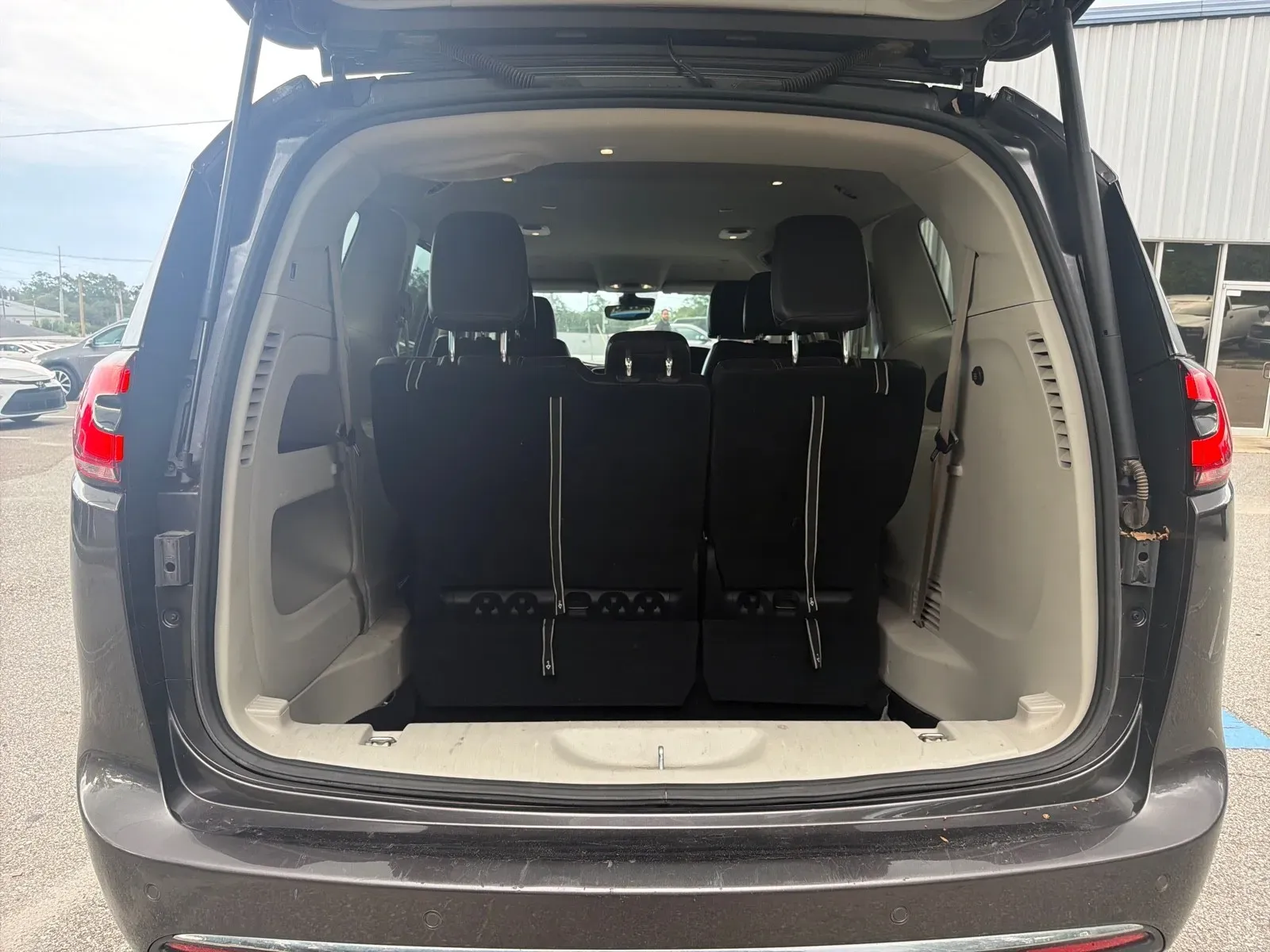 2023 Chrysler Pacifica Touring L - Photo 17