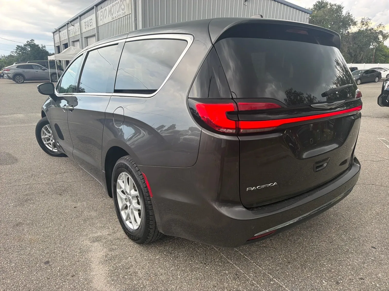 2023 Chrysler Pacifica Touring L - Photo 10