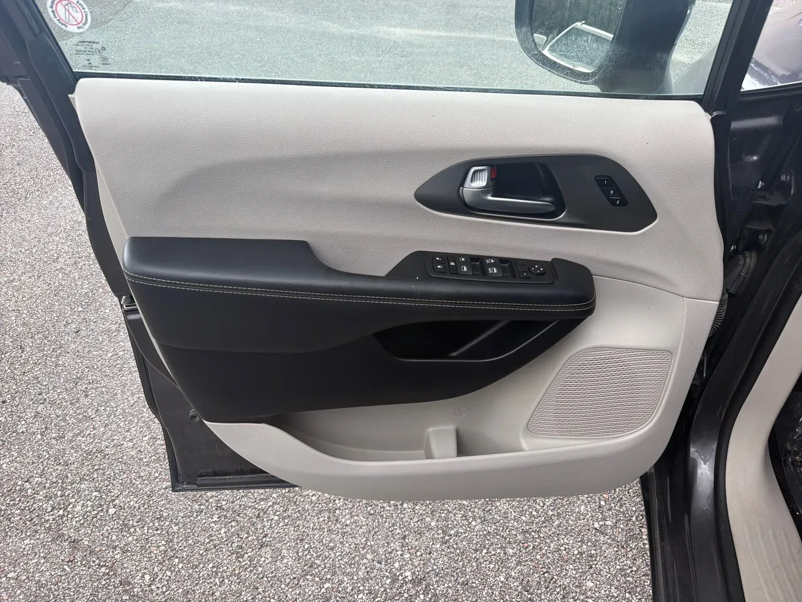 2023 Chrysler Pacifica Touring L - Photo 14