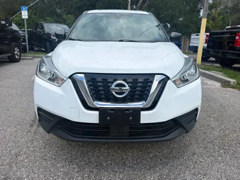 More photos of 2020 Nissan Kicks S at Evo Motors, FL