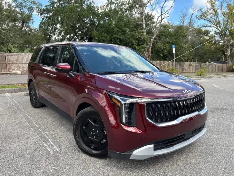 More photos of 2025 Kia Carnival LXS at Evo Motors, FL
