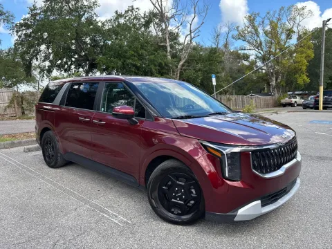 More photos of 2025 Kia Carnival LXS at Evo Motors, FL