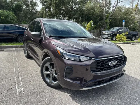 More photos of 2023 Ford Escape Hybrid ST-Line at Evo Motors, FL