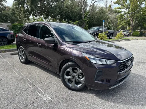 More photos of 2023 Ford Escape Hybrid ST-Line at Evo Motors, FL