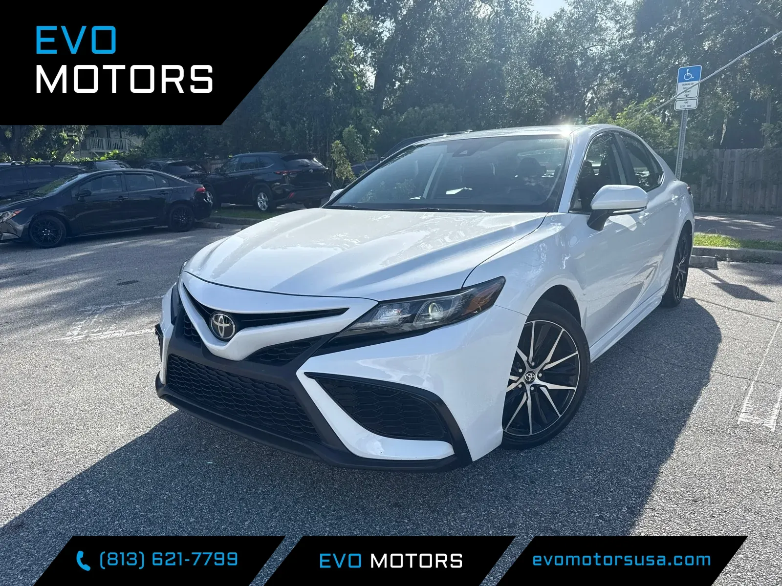 2024 Toyota Camry SE's photo