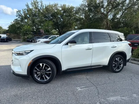 More photos of 2023 INFINITI QX60 LUXE at Evo Motors, FL