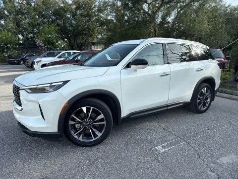 More photos of 2023 INFINITI QX60 LUXE at Evo Motors, FL