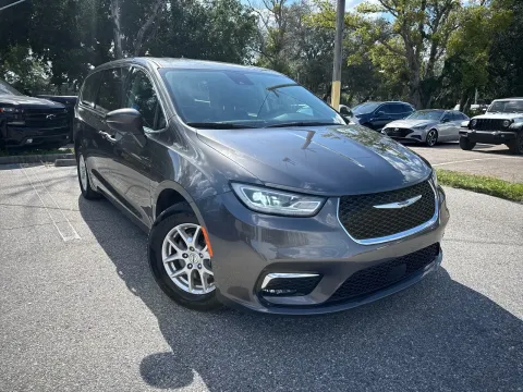 More photos of 2023 Chrysler Pacifica Touring L at Evo Motors, FL