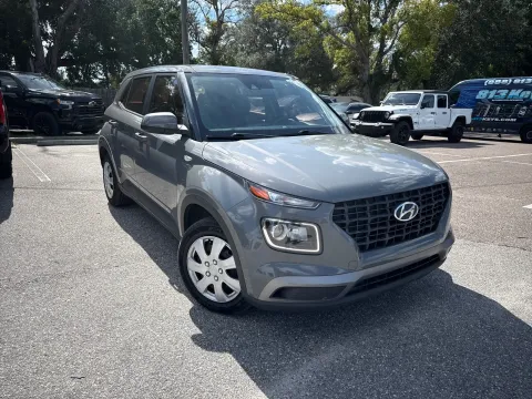 More photos of 2020 Hyundai Venue SE at Evo Motors, FL