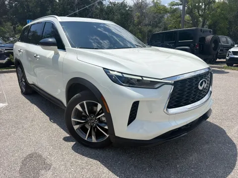 More photos of 2023 INFINITI QX60 LUXE at Evo Motors, FL