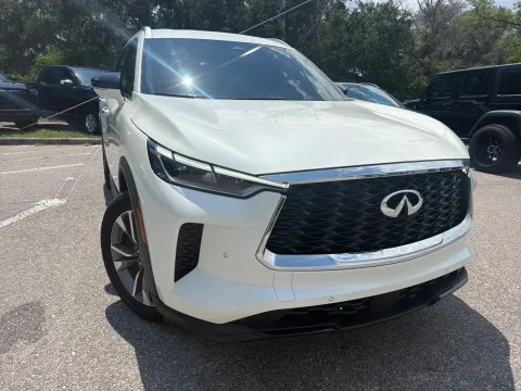 More photos of 2023 INFINITI QX60 LUXE at Evo Motors, FL