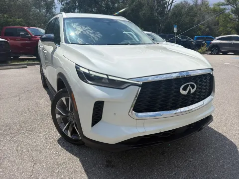 More photos of 2023 INFINITI QX60 LUXE at Evo Motors, FL