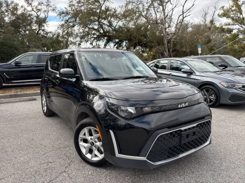 More photos of 2023 Kia Soul LX at Evo Motors, FL