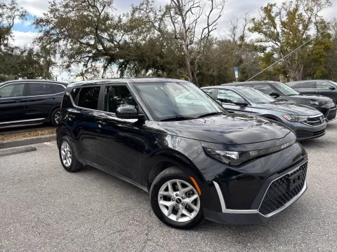 More photos of 2023 Kia Soul LX at Evo Motors, FL
