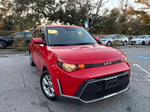 More photos of 2023 Kia Soul LX at Evo Motors, FL