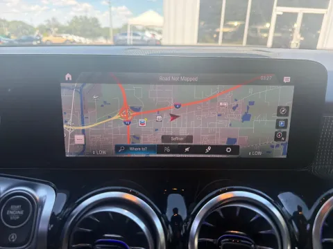 More photos of 2022 Mercedes-Benz GLB 250 4MATIC w/PREMIUM PKG. at Evo Motors, FL