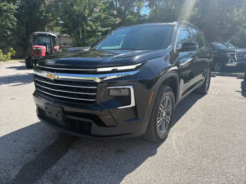 Photos of 2024 Chevrolet Traverse FWD LT for sale in Seffner, FL at Evo Motors