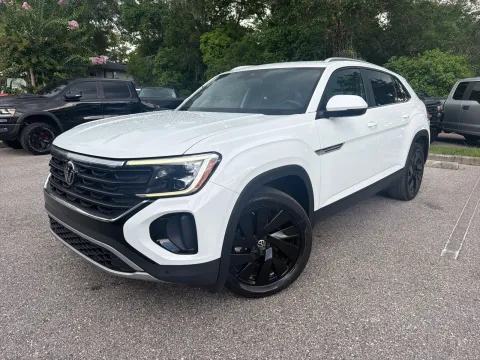 More photos of 2024 Volkswagen Atlas Cross Sport 2.0T SE w/Technology at Evo Motors, FL