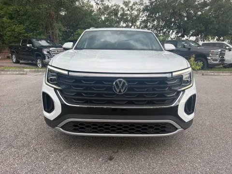 More photos of 2024 Volkswagen Atlas Cross Sport 2.0T SE w/Technology at Evo Motors, FL