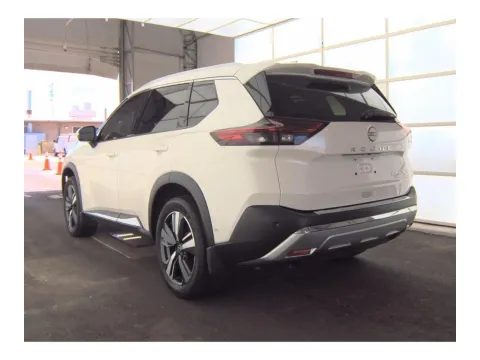 More photos of 2023 Nissan Rogue Platinum PREMIUM PACKAGE at Evo Motors, FL