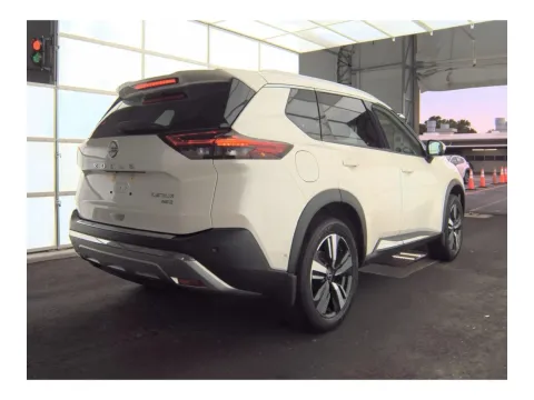 More photos of 2023 Nissan Rogue Platinum AWD w/PREMIUM PKG. at Evo Motors, FL