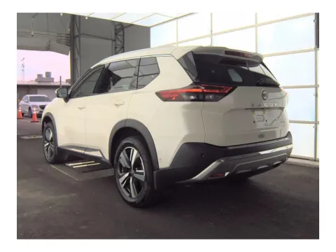 More photos of 2023 Nissan Rogue Platinum AWD w/PREMIUM PKG. at Evo Motors, FL