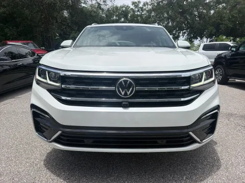 More photos of 2023 Volkswagen Atlas Cross Sport 3.6L V6 SEL Premium R-Line at Evo Motors, FL