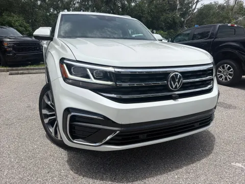 More photos of 2023 Volkswagen Atlas Cross Sport 3.6L V6 SEL Premium R-Line at Evo Motors, FL