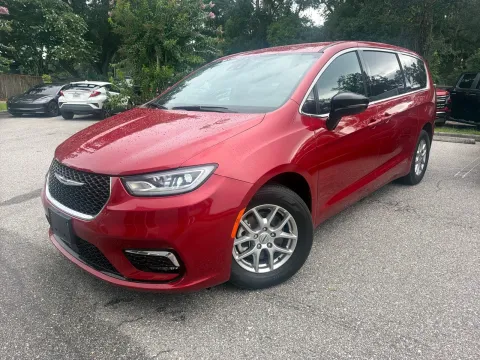 Photos of 2025 Chrysler Pacifica Select for sale in Seffner, FL at Evo Motors