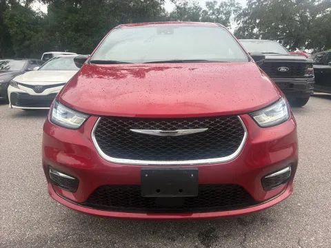 More photos of 2025 Chrysler Pacifica Select at Evo Motors, FL