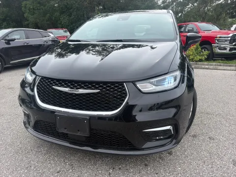 Another view of 2025 Chrysler Pacifica Select for sale in Seffner, FL at Evo Motors