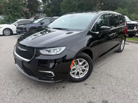 Photos of 2025 Chrysler Pacifica Select for sale in Seffner, FL at Evo Motors