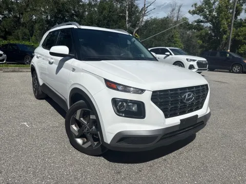 More photos of 2024 Hyundai Venue SEL at Evo Motors, FL