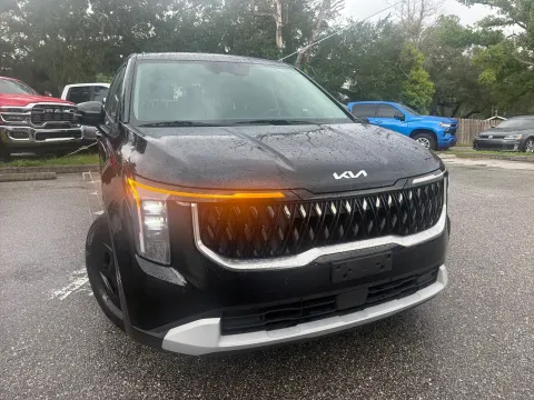 More photos of 2025 Kia Carnival LXS at Evo Motors, FL