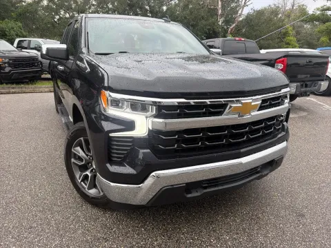 More photos of 2023 Chevrolet Silverado 1500 LT Crew Cab Diesel w/LEATHER & WHEELS at Evo Motors, FL
